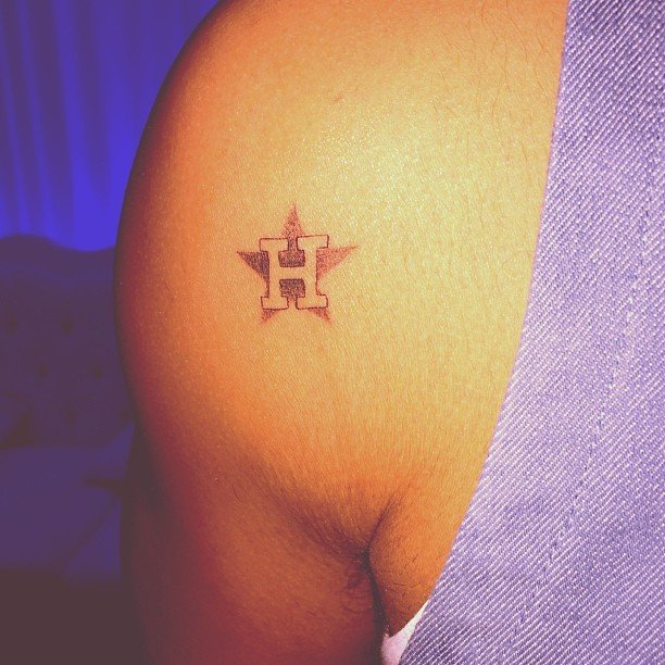 tattoo stars on shoulders