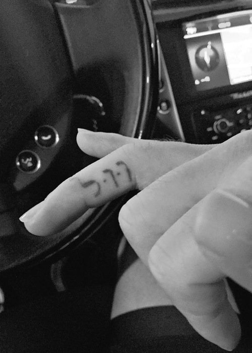 Ariana Grande Shows Off Two New Finger Tattoos On Tour Popstartats