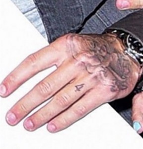 Check Out Liam Payne’s Number 4 Ring Finger Tattoo!- PopStarTats