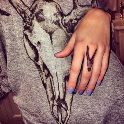 Kendall Jenner Reveals (Fake) Finger Tattoo; Inspired by Harry Styles?